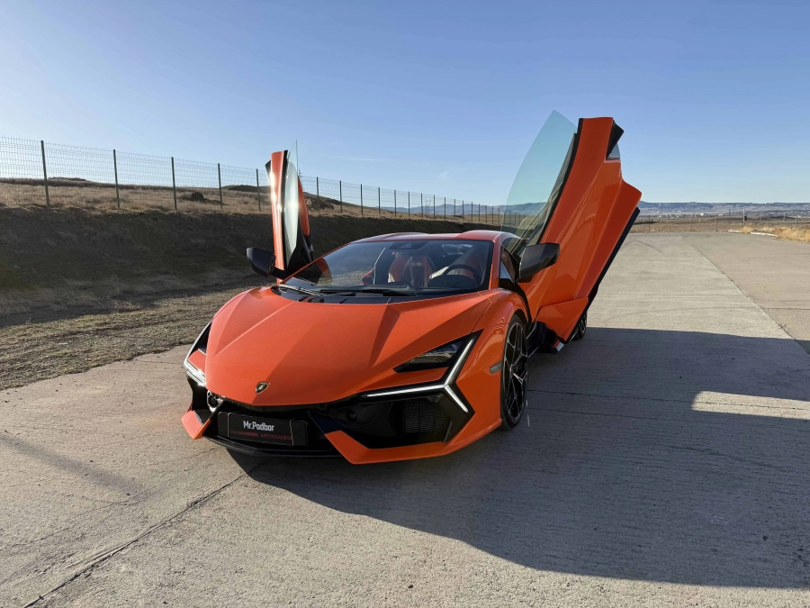 Lamborghini Revuelto