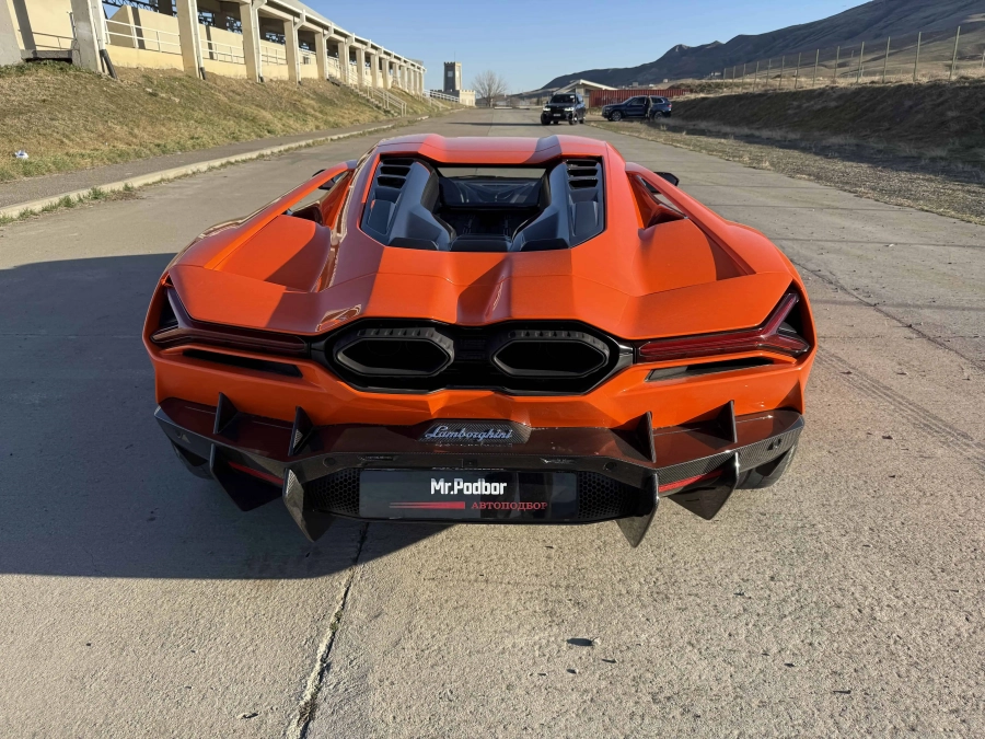 Lamborghini Revuelto