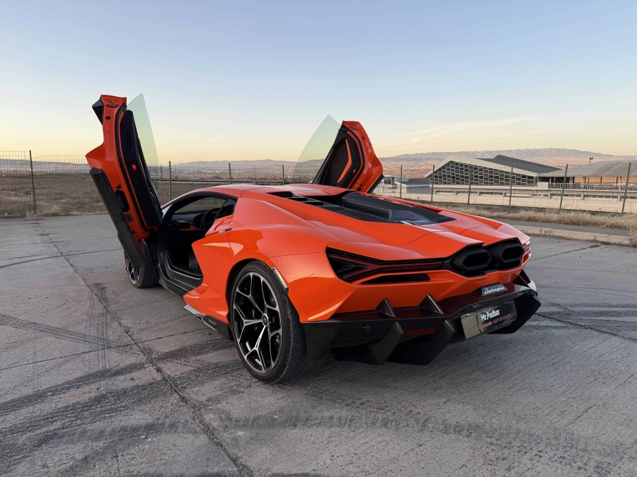 Lamborghini Revuelto
