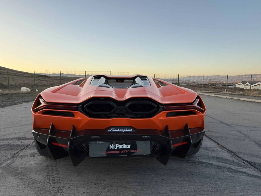 Lamborghini Revuelto