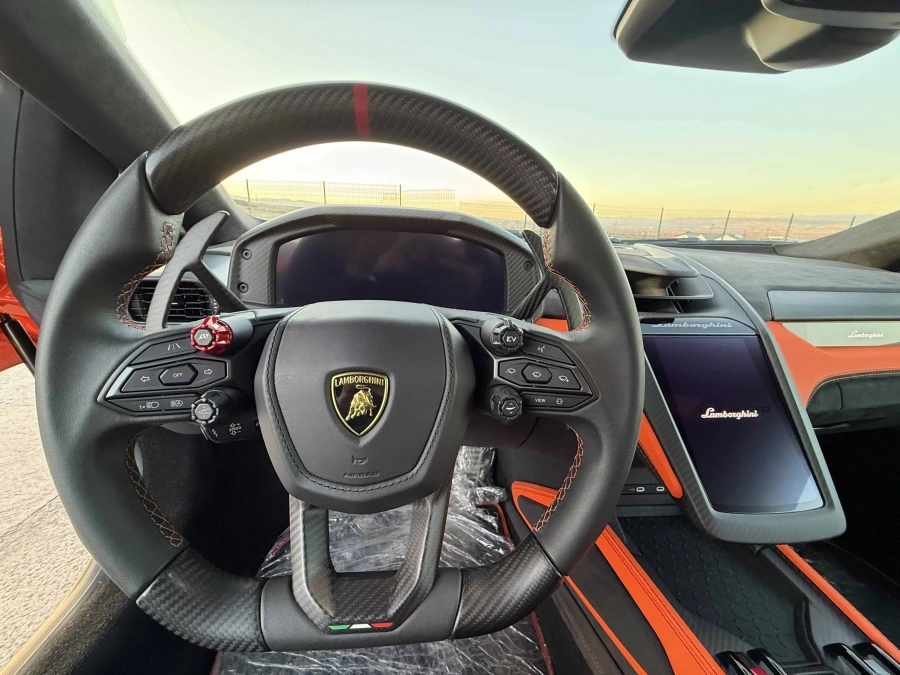 Lamborghini Revuelto