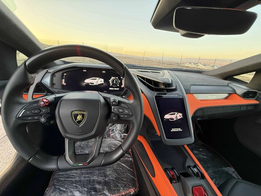 Lamborghini Revuelto
