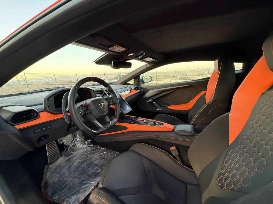 Lamborghini Revuelto